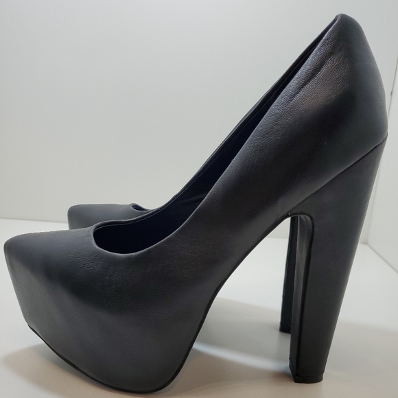 pointed toe platform pumps